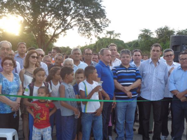 Gustavo Neiva participa da inauguração da ponte no bairro Taboca