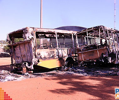Há indícios de que incêndio nos cinco ônibus foi por "ódio e vingança", diz delegado