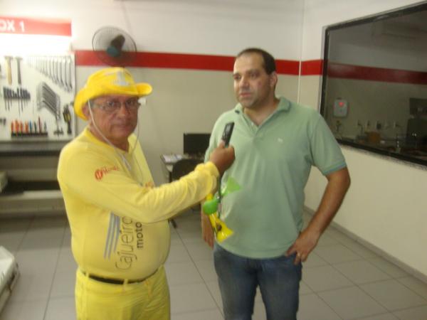 entrevista com tecnicos da honda(Imagem:reda&ccedil;ao)