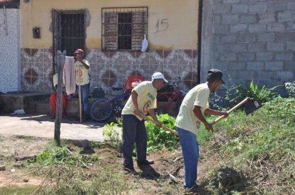 Primeira semana do mutirão de limpeza retira 132 carradas de lixo das ruas de Floriano.(Imagem:SECOM)