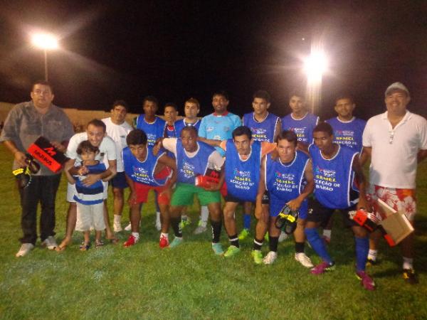 Prefeitura de Barão de Grajaú realizou entrega de chuteiras à Seleção masculina