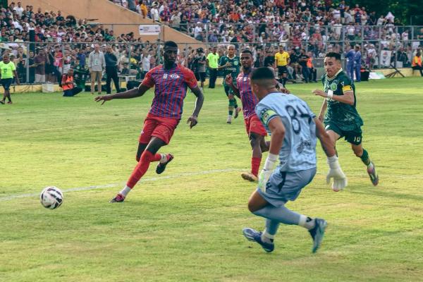 Piauí Esporte Clube conquista bicampeonato piauiense e levanta troféu em noite de casa cheia(Imagem:João Allbert)