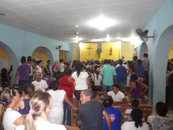 Gleydson Resende vai a igreja agradecer pela vit&oacute;ria em Bar&atilde;o de Graja&uacute;.(Imagem:FlorianoNews)