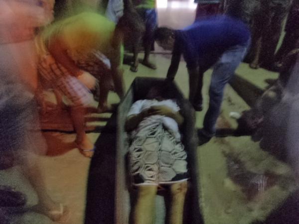 Homem morre ap&oacute;s ser atingido por golpe de faca em bar no bairro Campo Velho.(Imagem:FlorianoNews)