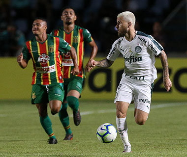Com reservas, Palmeiras marca nos acréscimos e vence Sampaio Corrêa
