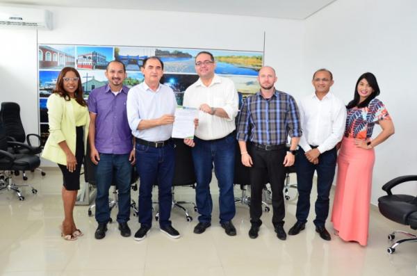 Antônio Reis dá posse aos novos membros do Comitê Municipal Gestor de Resultados