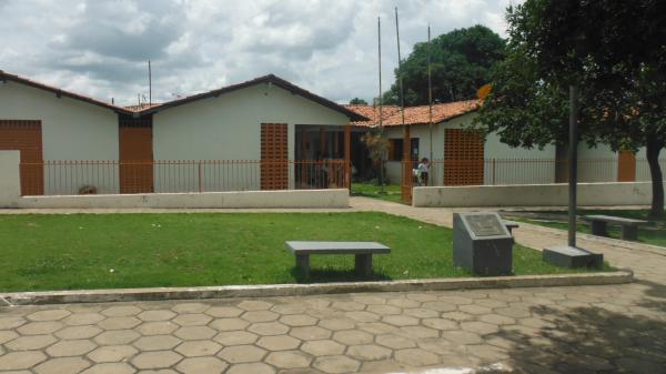 Aulas s&oacute; come&ccedil;ar&atilde;o com merenda escolar e &ocirc;nibus nas rotas, afirma Secret&aacute;rio de Educa&ccedil;&atilde;o.(Imagem:FlorianoNews)