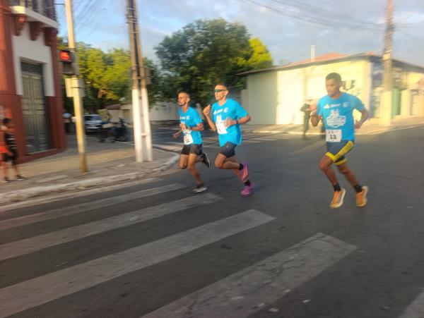20&ordf; Corrida da Fogueira re&uacute;ne atletas e celebra os 191 anos da Pol&iacute;cia Militar do Piau&iacute; em Floriano(Imagem:FlorianoNews)