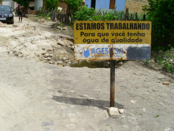 Rua interditada no bairro Caixa d&aacute;gua(Imagem:L&eacute;o Miranda)