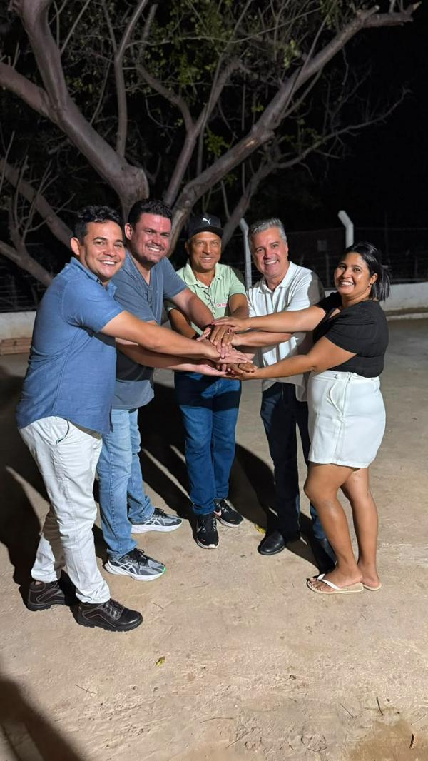 João Neto e Dr. Vinícius Nascimento fortalecem grupo político com importantes lideranças de Floriano(Imagem:Ascom)