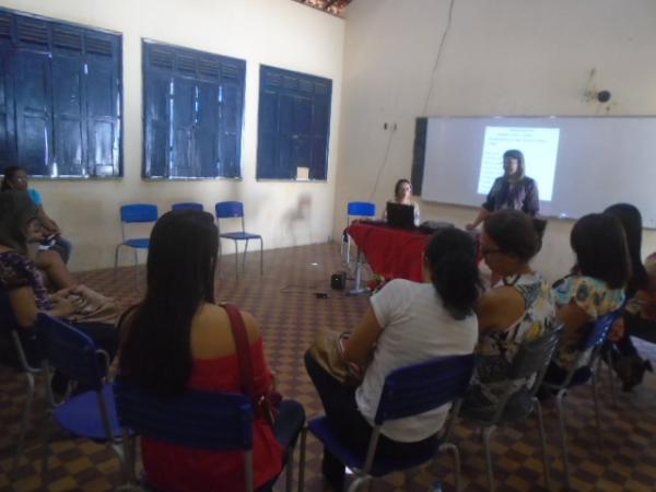 Reuni&atilde;o discute volta &agrave;s aulas na Unidade Escolar Monsenhor Lindolfo Uchoa.(Imagem:FlorianoNews)