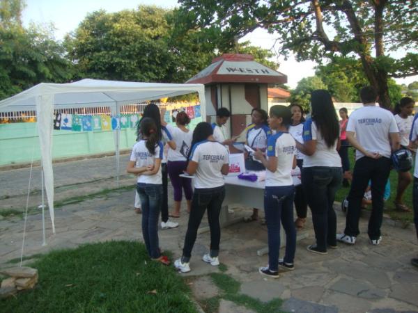 alunos do estadual em feira de conhecimento(Imagem:reda&ccedil;&atilde;o)