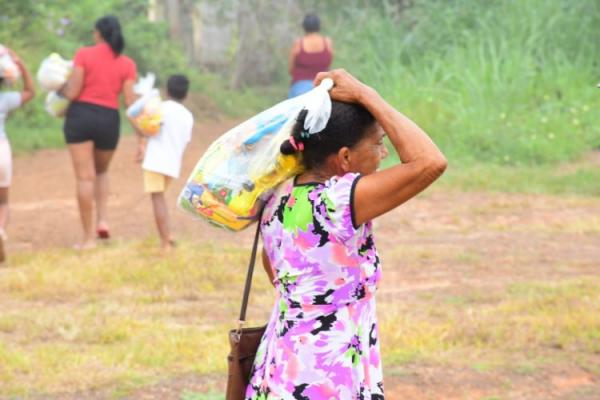 Prefeitura de Floriano realiza entrega de cestas básicas a famílias das zonas urbana e rural(Imagem:Secom)