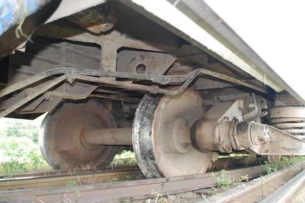 Metr&ocirc; volta a descarrilar em cima da ponte e passageiros ficam assustados(Imagem:Divulga&ccedil;&atilde;o)