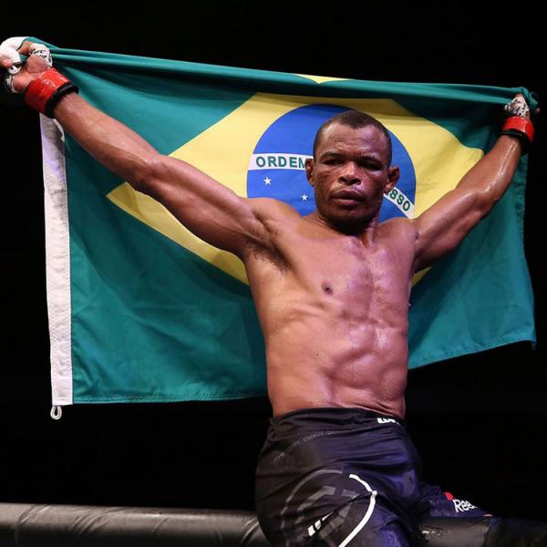 UFC: Massaranduba vence e lamenta torcida ausente em Brasília