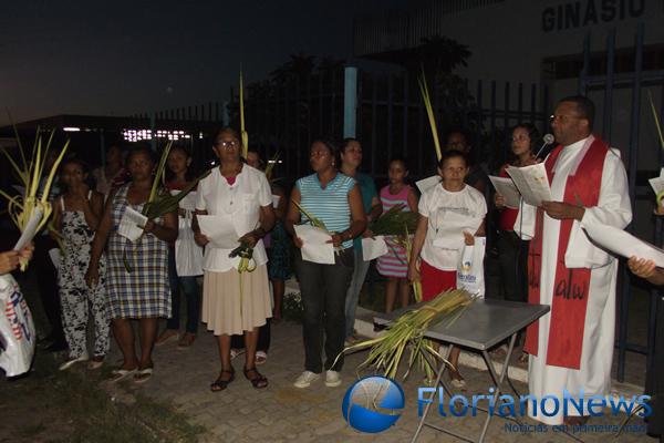Cat&oacute;licos comemoram Domingo de Ramos. (Imagem:FlorianoNews)