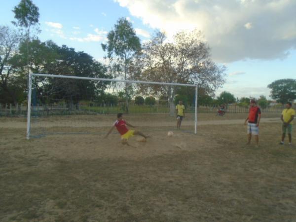 Atl&eacute;ticos vence torneio esportivo na localidade L-3.(Imagem:FlorianoNews)