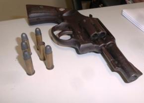 Polícia prende homem com arma de fogo em Parnaíba
