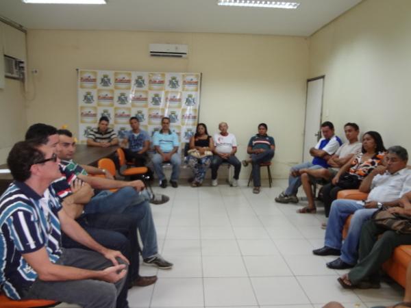 COEF realizou reunião com presidentes de escolas e blocos de samba