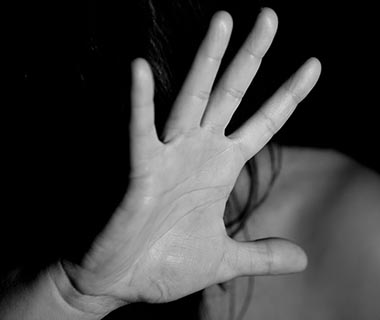 Delegadas apuram crime de importunação e alertam: "agressores acham normal"