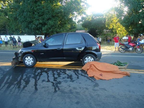 Colis&atilde;o frontal entre carro e moto deixa v&iacute;tima fatal na BR-316.(Imagem:FlorianoNews)