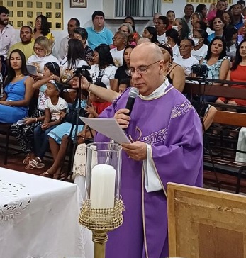 Paróquia de N.Sa. das Mercês em Floriano celebra posse canônica de novo pároco e vigários paroquiais