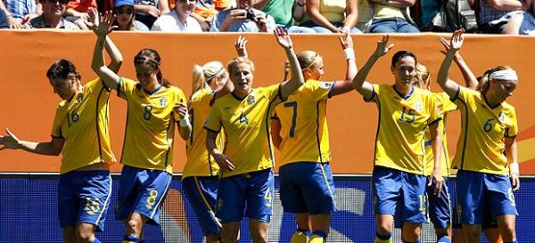 Tradicional dancinha: mais uma vit&oacute;ria da semifinalista Su&eacute;cia no Mundial Feminino.(Imagem:Ag&ecirc;ncia Reuters)