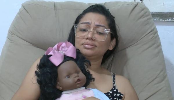  M&atilde;e chora e pede Justi&ccedil;a ao relatar morte da filha de 6 anos quando policial reagiu a assalto.(Imagem:Reprodu&ccedil;&atilde;o )