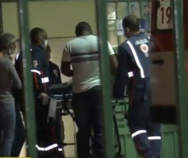 Cobrador é esfaqueado durante assalto em terminal de ônibus