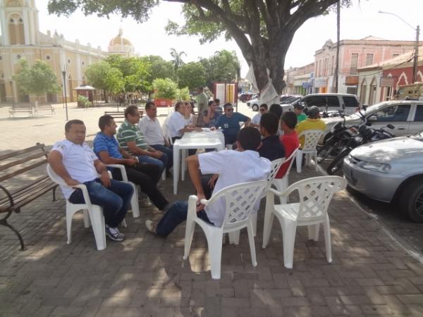 Bancários entram em greve por tempo indeterminado