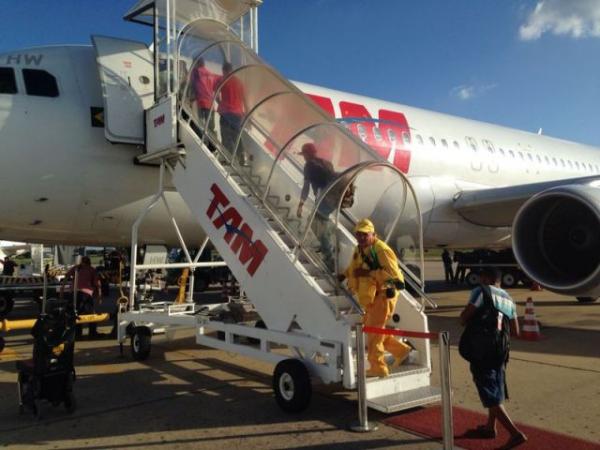 Rep&oacute;rter Amarelinho e Prefeito Gilberto Jr embarcaram no aeroporto de Teresina.(Imagem:FlorianoNews)
