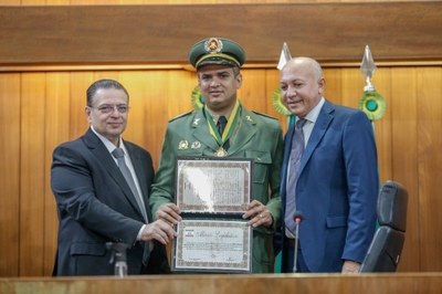 Alepi faz homenagem quatro personalidades públicas