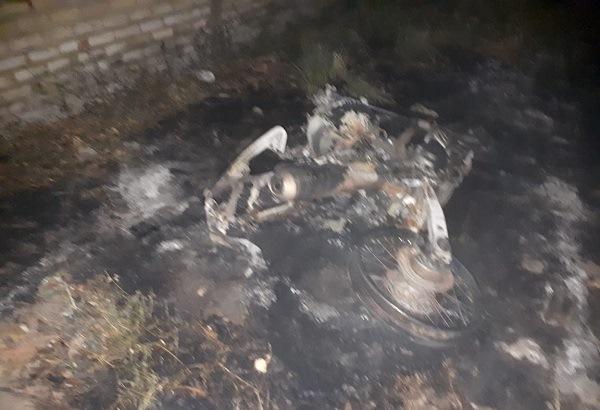 Homem surta e ateia fogo na própria moto em Floriano(Imagem:Jc24horas)
