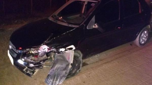 Casal fica ferido em colis&atilde;o entre autom&oacute;vel e motocicleta em Floriano.(Imagem:FlorianoNews)