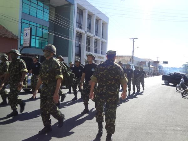 Floriano comemorou o Dia da P&aacute;tria com desfile c&iacute;vico.(Imagem:FlorianoNews)