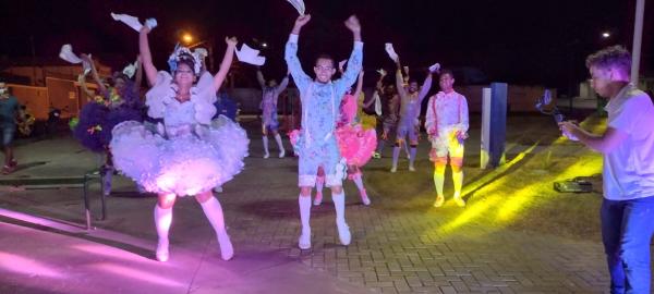 Caravana ?Arrai&aacute; da Princesa? se apresentou na noite desta sexta (30) em bairros de Floriano(Imagem:FlorianoNews)