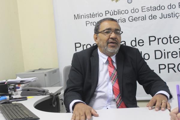 Nivaldo Ribeiro, coordenador-geral do Procon-PI, informou que ir&aacute; mover outras a&ccedil;&otilde;es referentes a mensalidades de escolas particulares na pr&oacute;xima semana.(Imagem:Catarina Costa/G1 PI)