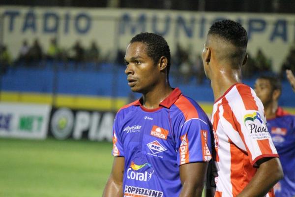 Ansiosos por retorno aos treinos, Fabiano aguarda chamada para reapresenta&ccedil;&atilde;o no Piau&iacute;.(Imagem:Renan Morais)
