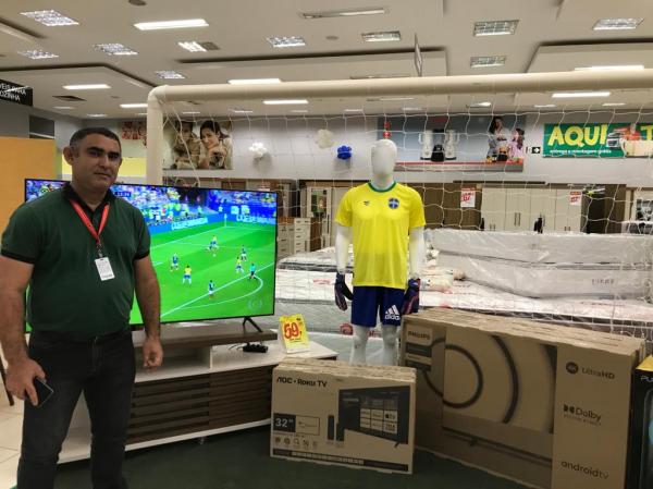 F.Costa, gerente do Armaz&eacute;m Para&iacute;ba.(Imagem:FlorianoNews)