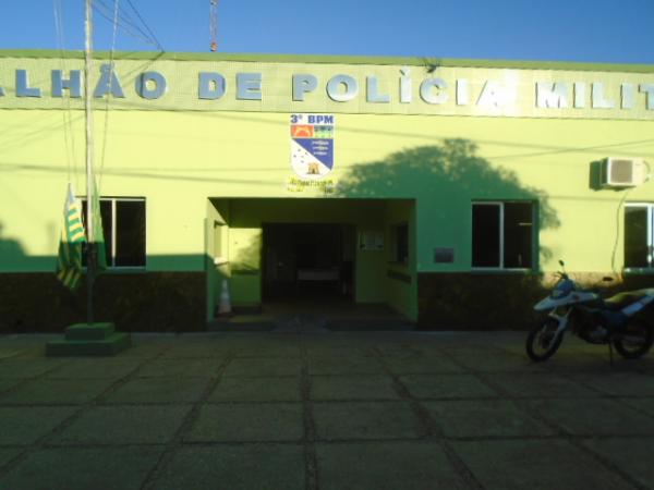 PM apreende moto irregular após perseguição em Floriano