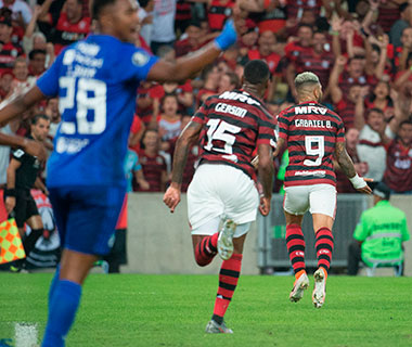 Fla bate Emelec nos pênaltis e avança na Libertadores