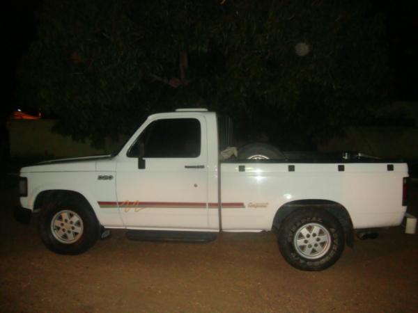 PRF-MA recupera veículo roubado em Floriano