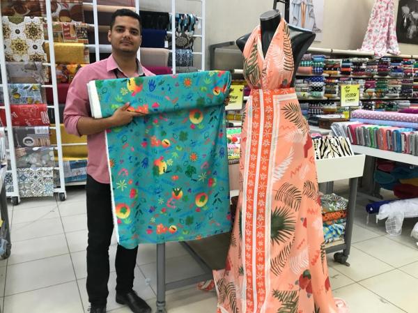 Ramires, colaborador do setor de tecidos do Armaz&eacute;m Para&iacute;ba.(Imagem:FlorianoNews)