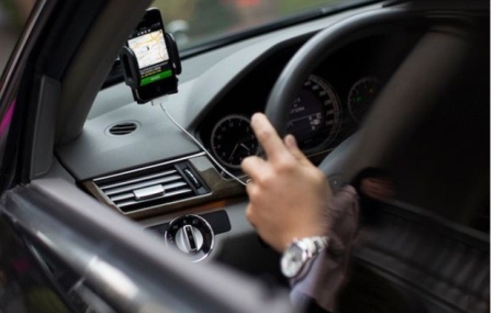 Motorista de aplicativo tem carro alvejado a tiros ao deixar passageira na zona Sul