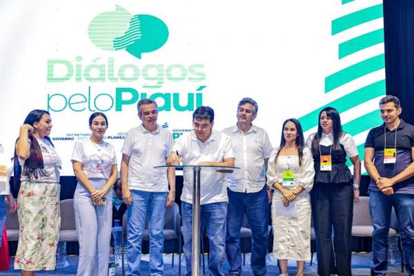 Diálogos pelo Piauí: em plenária, Rafael Fonteles mostra avanços e colhe sugestões para mais investimentos no Vale do Guaribas(Imagem:Divulgação)