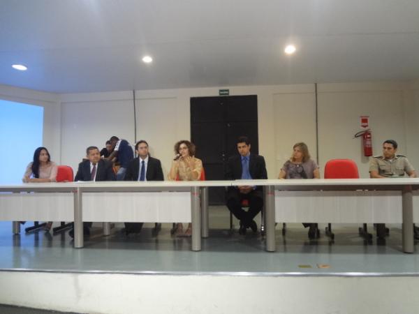 Palestra sobre viol&ecirc;ncia dom&eacute;stica e familiar contra a mulher &eacute; realizada em Floriano.(Imagem:FlorianoNews)