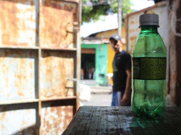 Cada quilo de garrafa pet vendido, Jo&atilde;o apura R$ 0,40.(Imagem:Fernando Brito/G1)