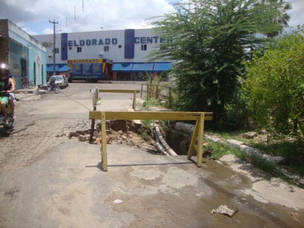 De volta a Floriano buraco no bairro catumby(Imagem:reda&ccedil;&atilde;o)