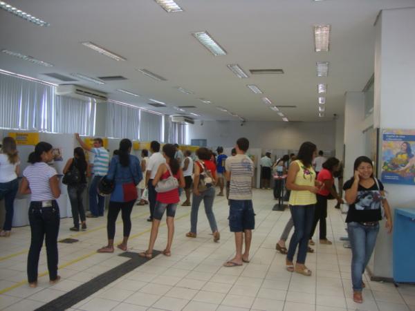Movimenta&ccedil;&atilde;o nos bancos(Imagem:reda&ccedil;&atilde;o)