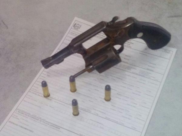 Dupla assalta madeireira e na fuga troca tiros com policiais militares